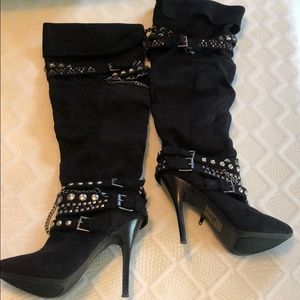 Knee high high heeled boots